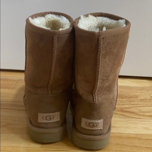 UGGS Boots - Picture 4 of 7